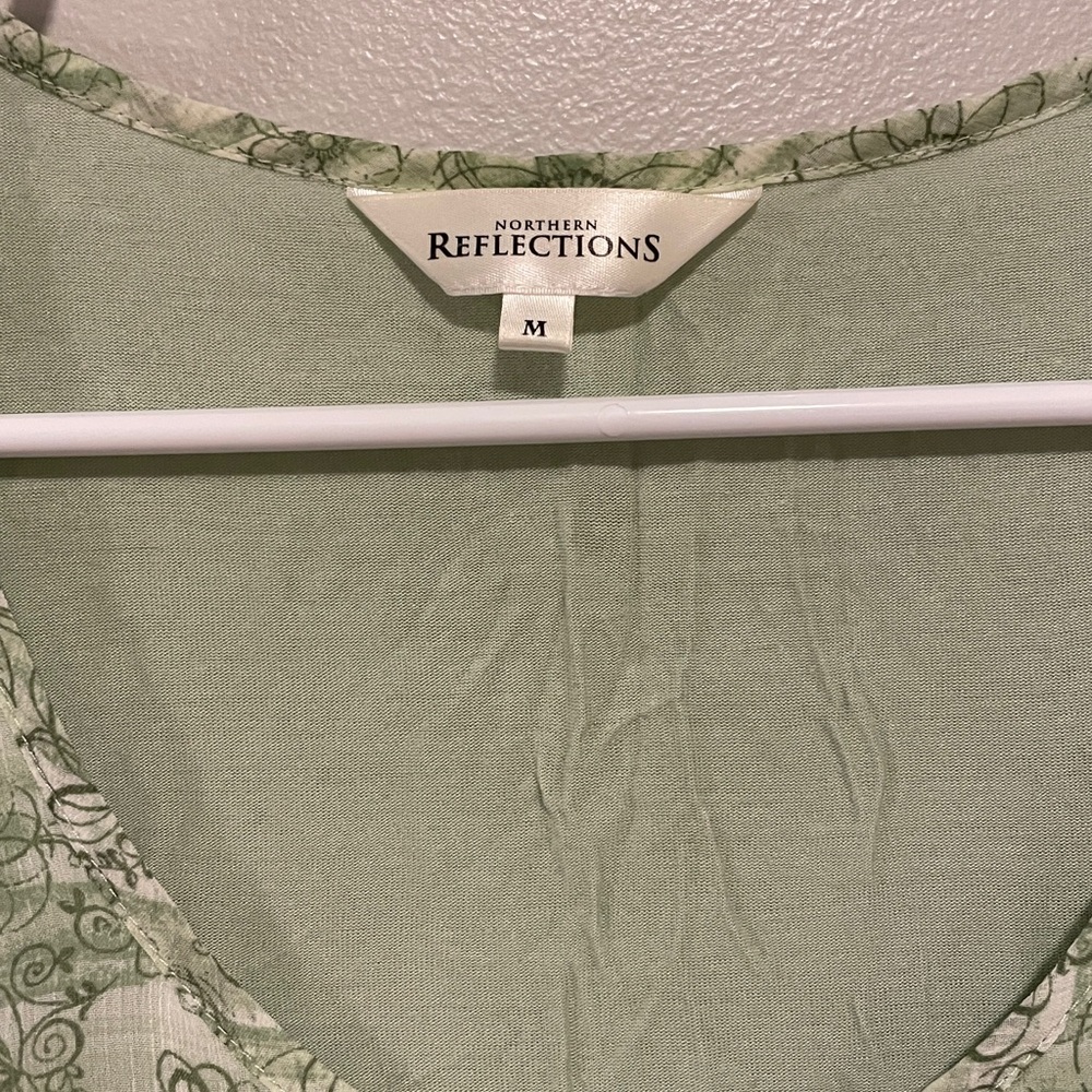 Northern Reflections Green Floral Ruffle Tank Top - Picture 4 of 6
